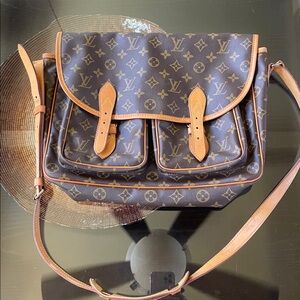 Louis Vuitton Authentic Vintage Satchel Messenger Monogram Bag